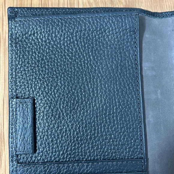 Abercrombie & Kent Pebble Dark Navy Long Passport ID Wallet - gently used - Picture 6 of 10